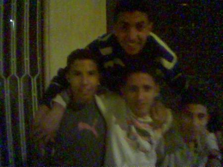 achraf au milieu ayoub issam et salah